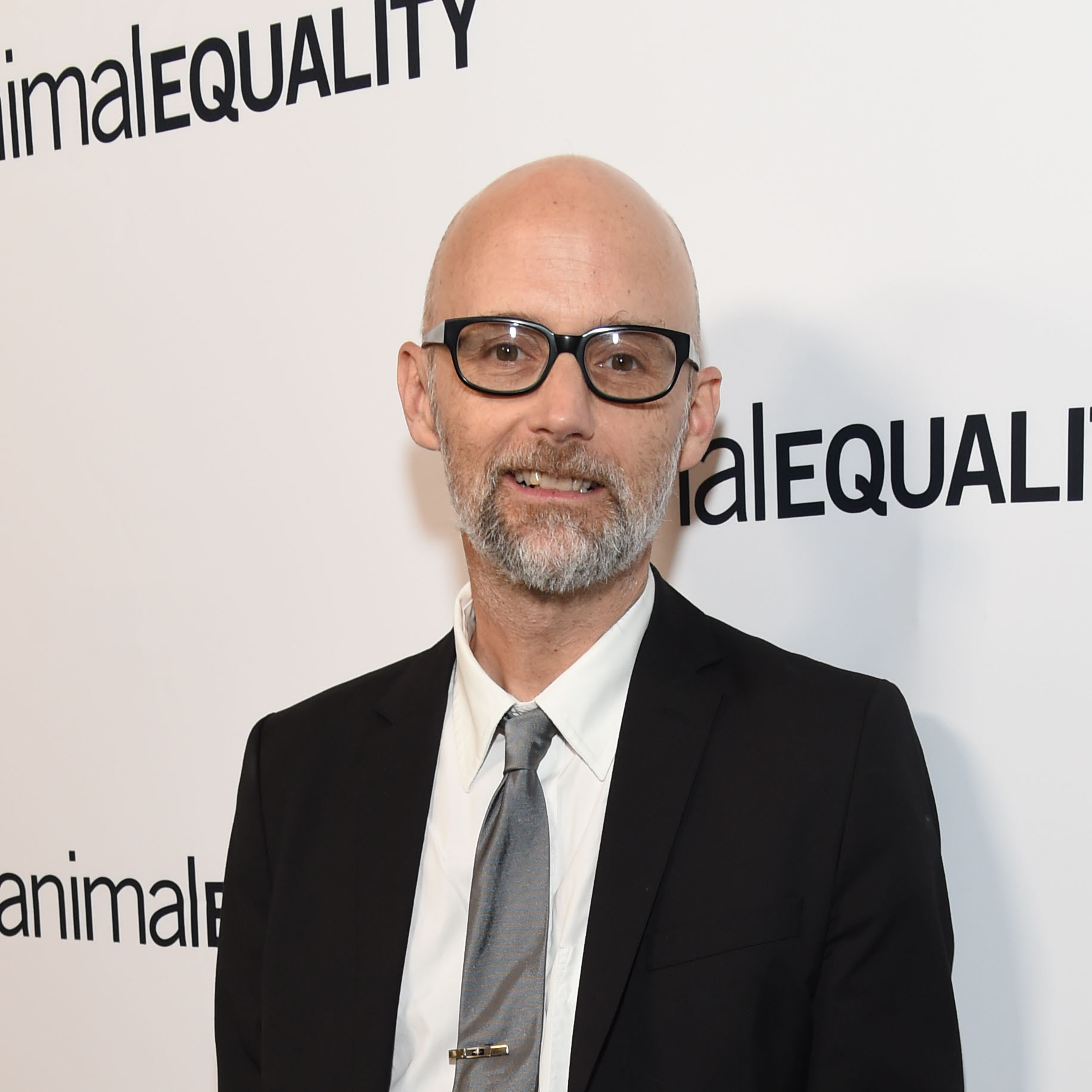 Forehead,Face,Glasses,Smile,Fashion,Jaw,Dress shirt