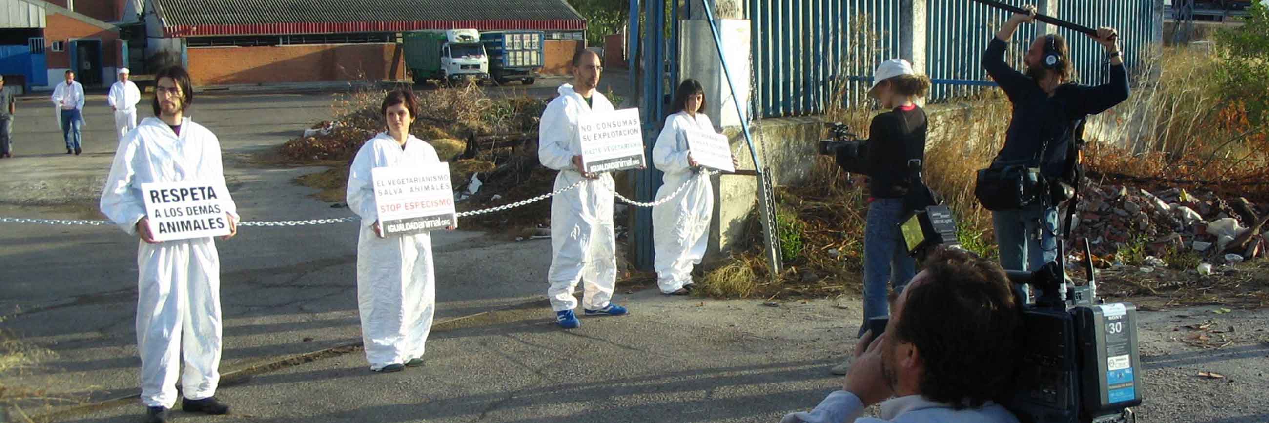 Protest in front of factory farm in Spain 2006