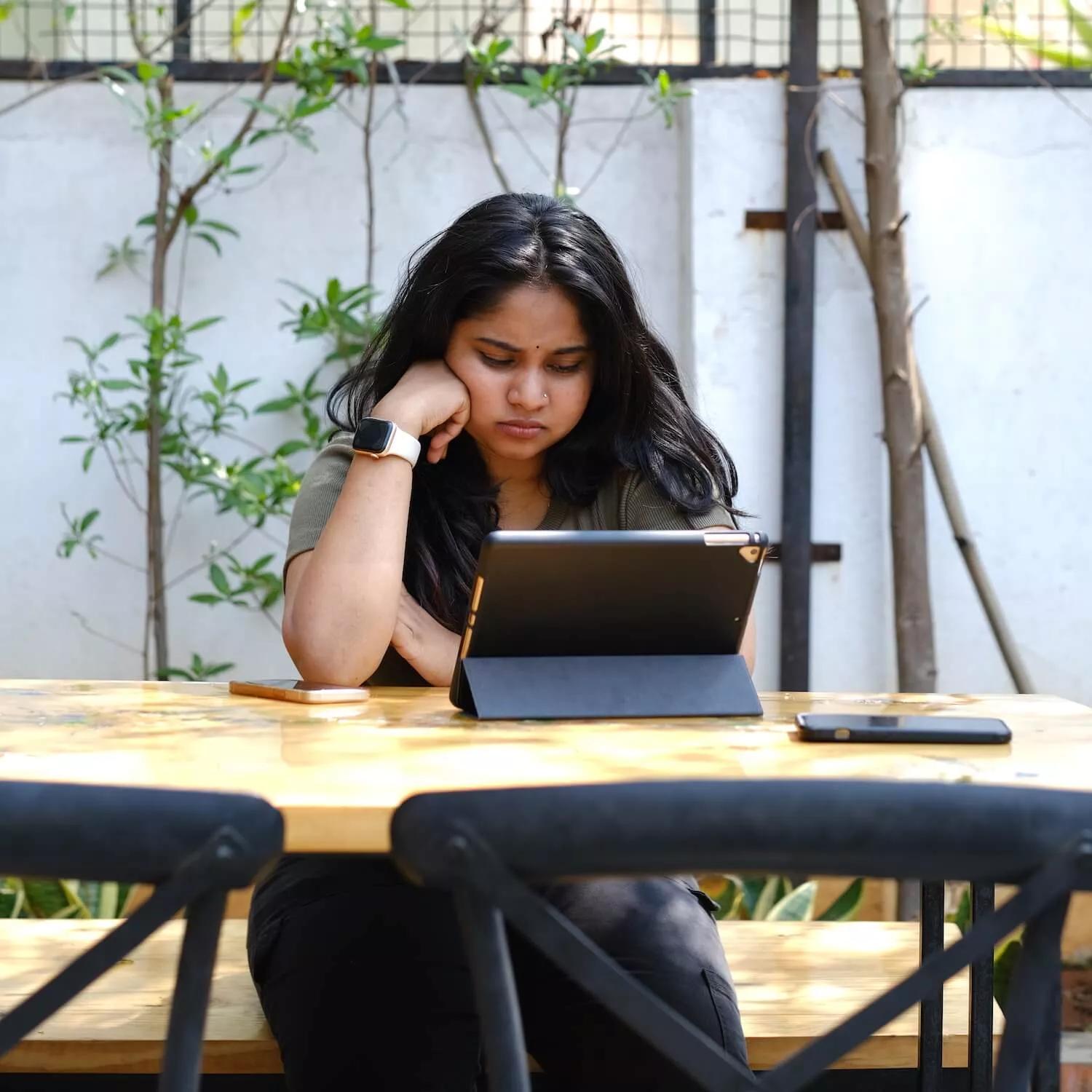 Vyshnavi Gudivada watching Animal Equality's dairy investigaiton