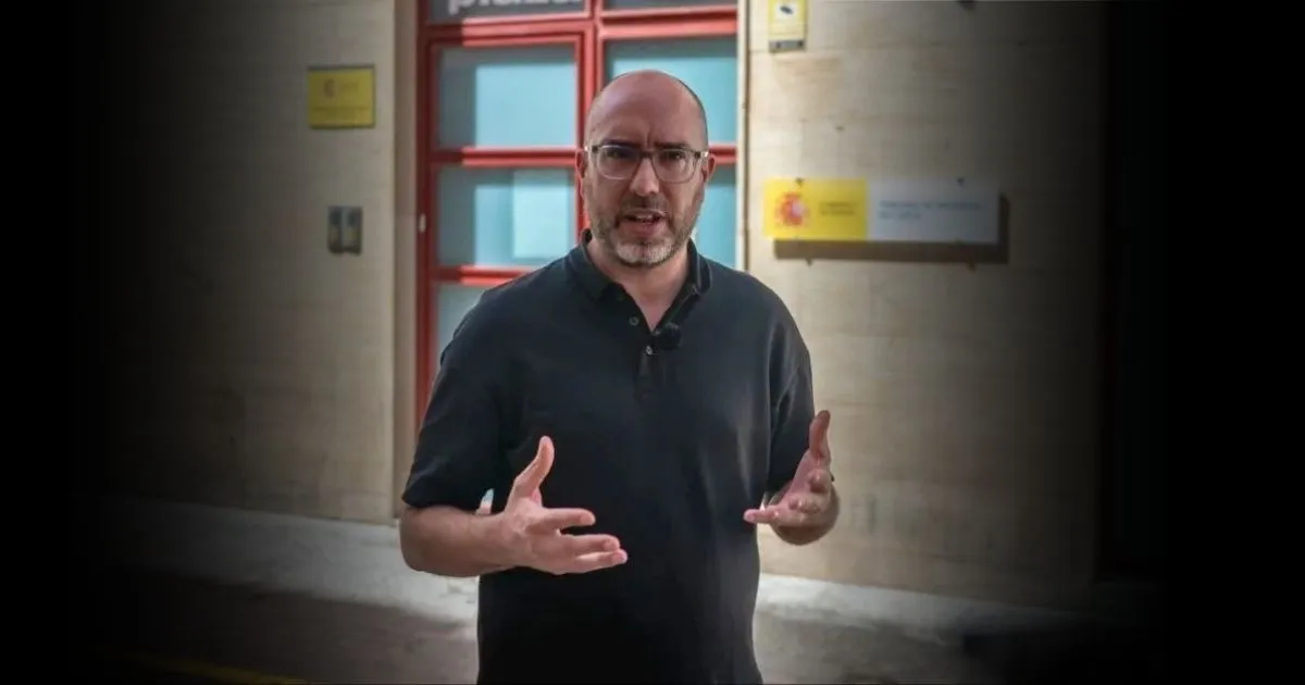 Animal Equality co-founder Javier Moreno speaks to the camera outside the courthouse in Spain during the Hermanos Carrasco pig farm trial.
